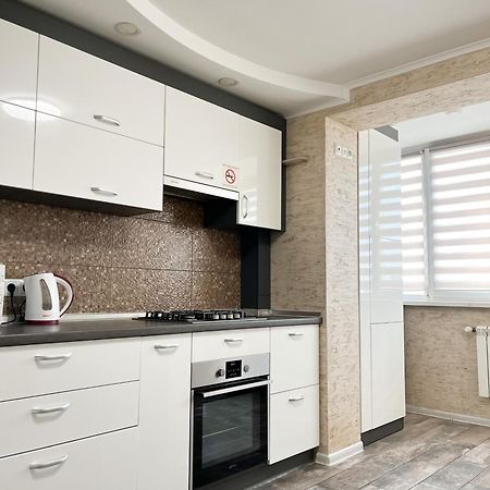 키예프 0147 New Flat Near Airport Zhulyany Sofievskaya Borshchagovka 아파트 외부 사진